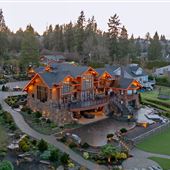 Lake front chalet-style estate